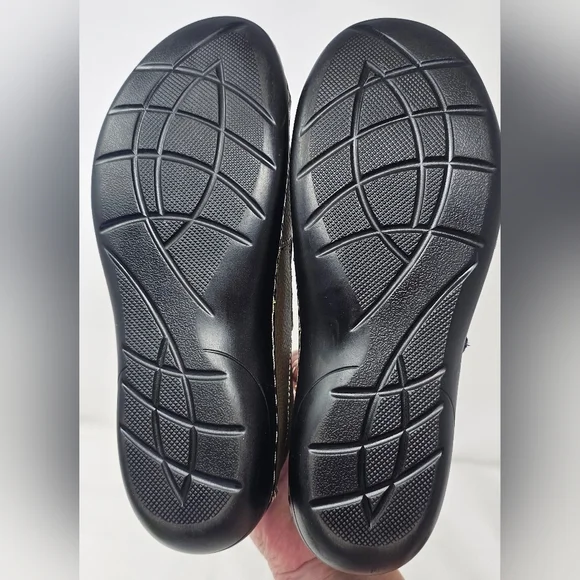 Terrikat Women's Classic Leather Loafers Slip-On Comfort Walking Sz 7.5 Khaki - Picture 13 of 13